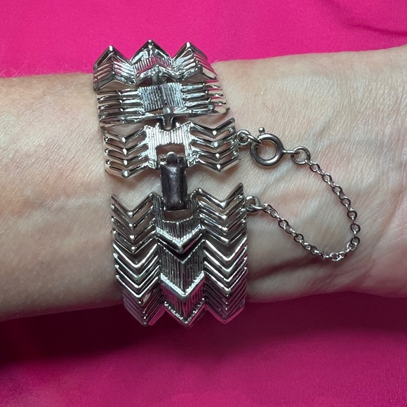 Vintage Coro signed silver tone bracelet - Picture 2 of 9